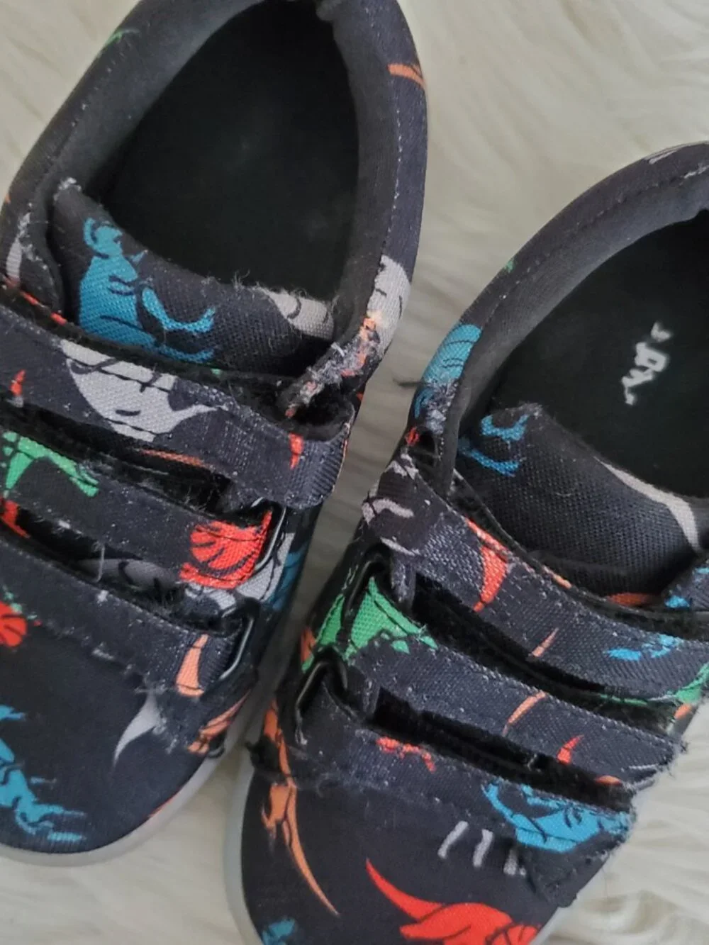 Fabkids Boy's Dinosaur Graphics Slip On Sneakers SZ 7